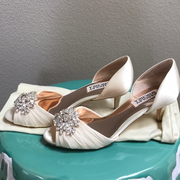 Badgley Mischka Sabine jeweled shoe! Brand New! - Picture 3 of 8